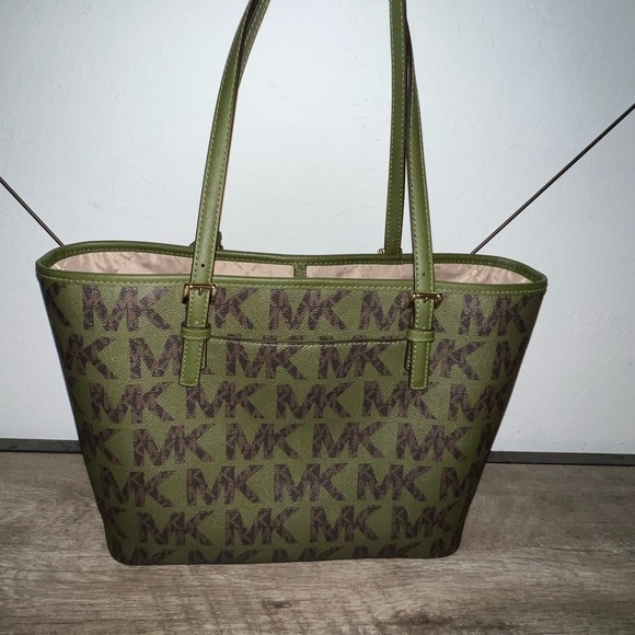 💚MK Jet Set Travel Medium Carryall Tote 💚 - Picture 7 of 10
